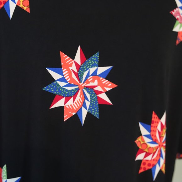 LulaRoe | Pinwheel Irma Tunic - Picture 6 of 8